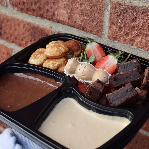 KINDER BUENO XMAS EVE DIPPING TRAY- COLLECTION ONLY 23rd December!