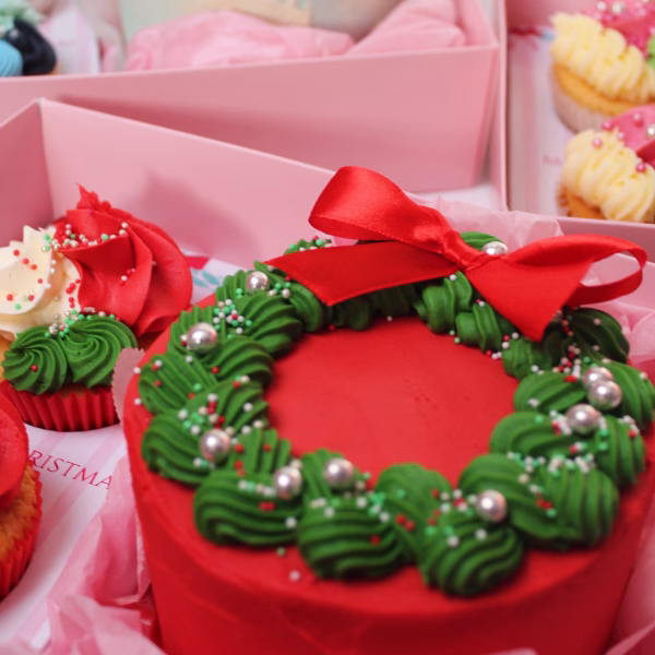 Red Christmas Wreath Bento Cake with 2 Cupcakes